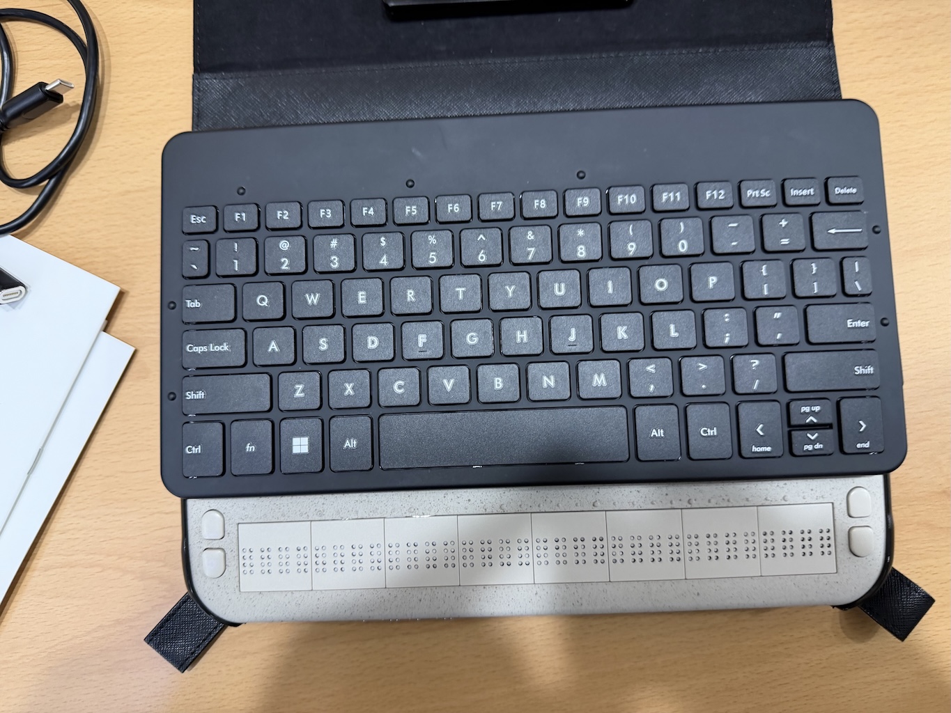 이제 일반 쿼티 키보드를 한소네 케이스와 함께 휴대할 수 있습니다.